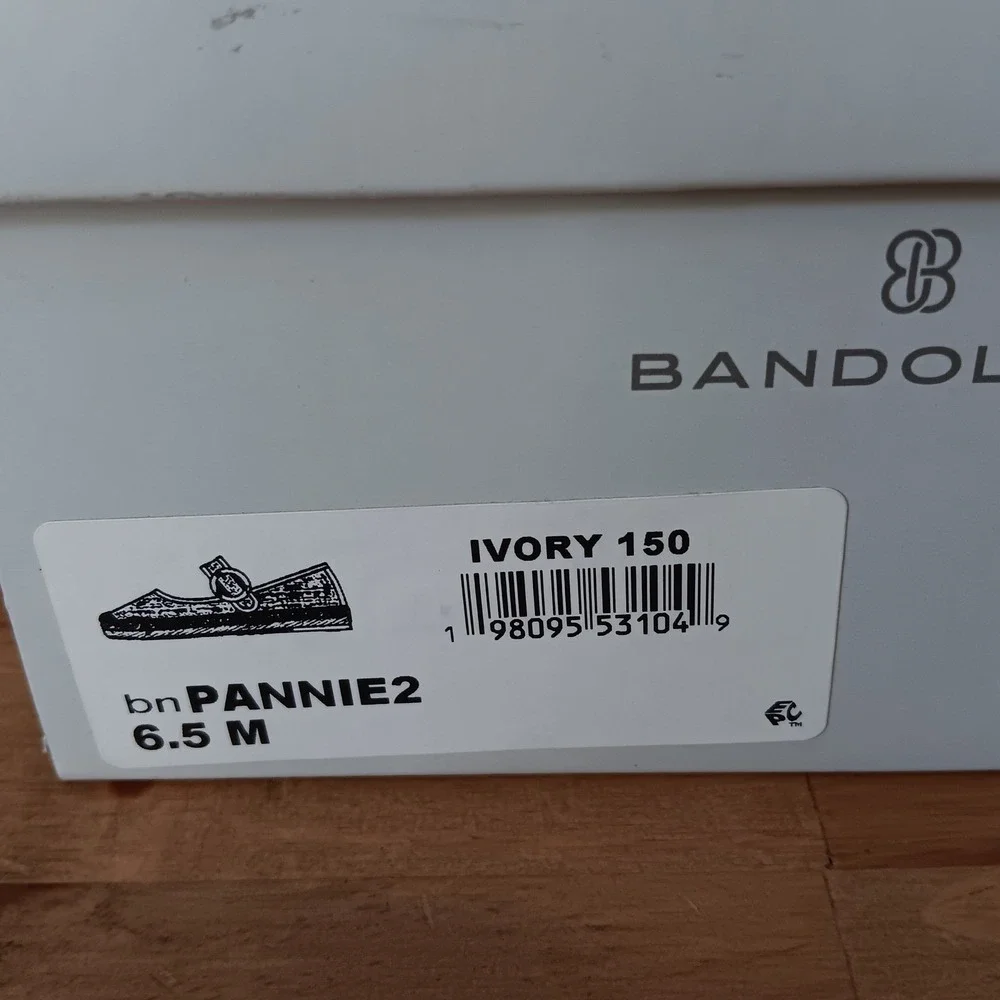 Bandolino Pannie2 Espadrille Flats Womens 6.5 Ivory New Buckle Slip On Shoes